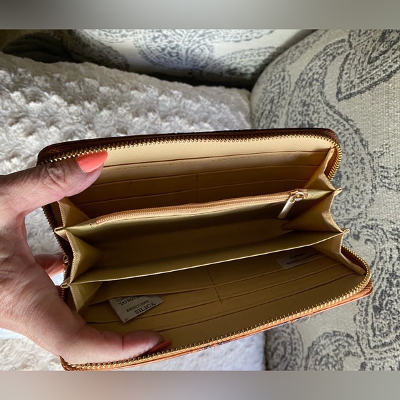 SALE! Vegan Leather, Alligator print Wallet and Handbag - Picture 15 of 16